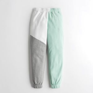 Brand new in packaging. Hollister Ultra High Rise Splice Dad Jogge…